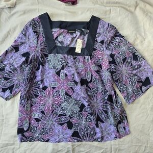 NWT Floral Feminine Flowy Kimono Square Satin Neckline Size 22/24